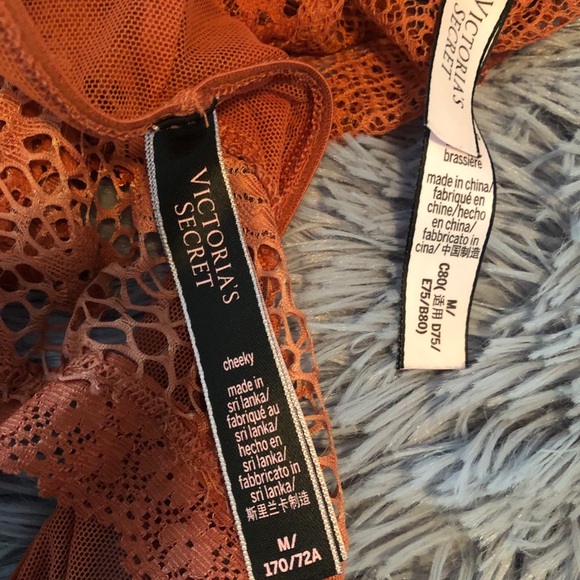 NWOT Victoria’s Secret plunge bralette set Never Worn - Picture 3 of 3
